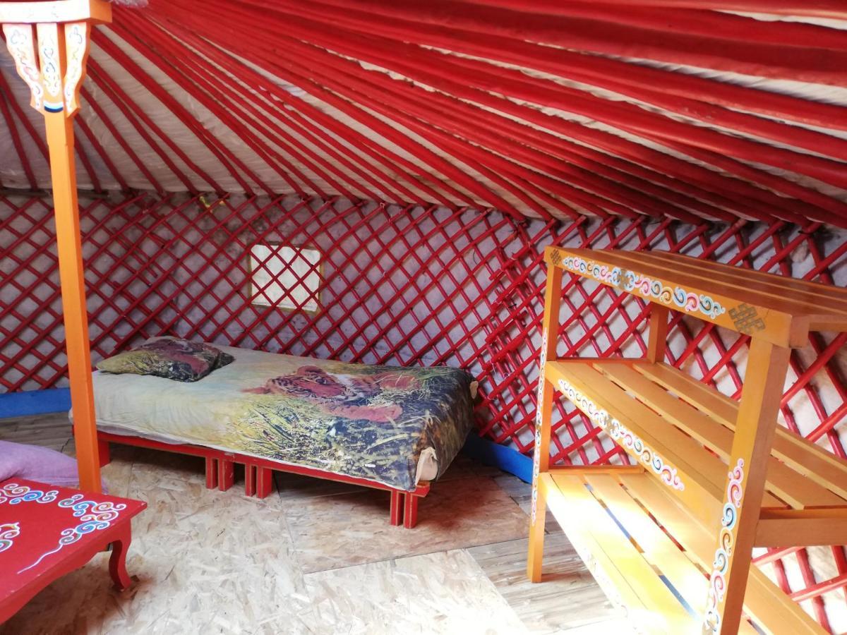 Yourte Mongole Veritable Montcaret Exteriör bild